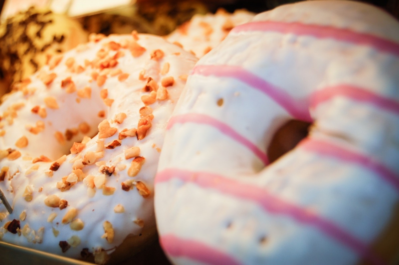 patisserie-ST JULIEN-min_donuts_sweets_pastries_pastry_shop_cake_cakes_bakery_eating-987656